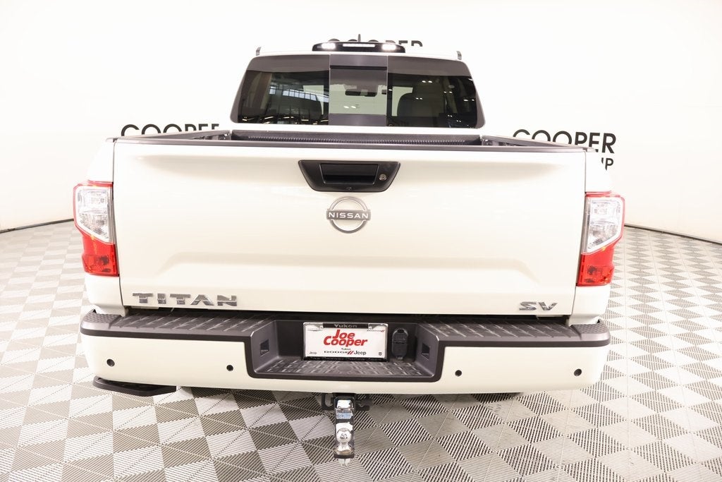 2024 Nissan TITAN SV