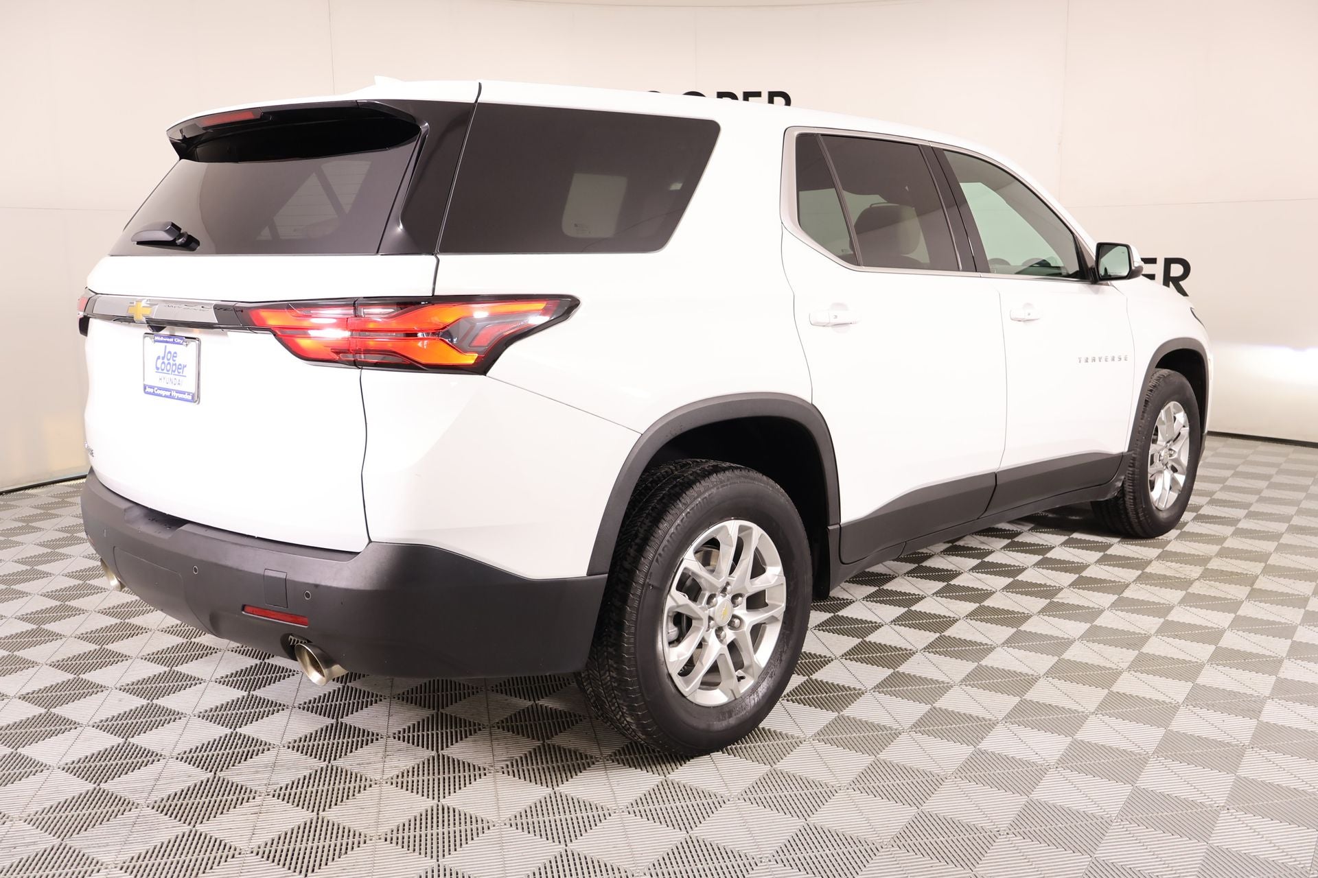 2023 Chevrolet Traverse LS