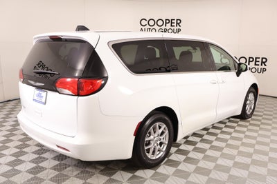 2022 Chrysler Voyager LX