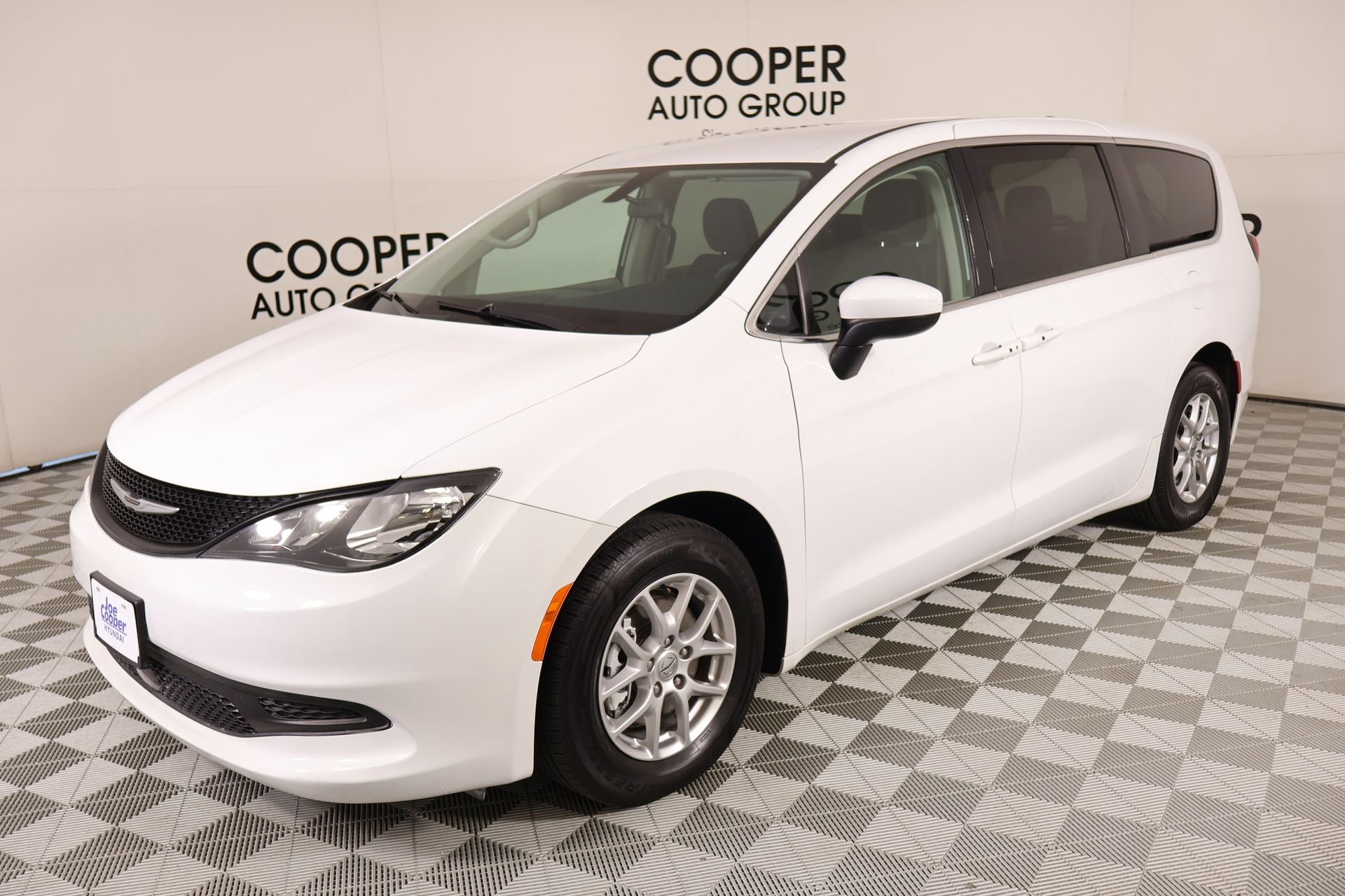 2022 Chrysler Voyager LX