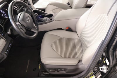 2022 Toyota Camry Hybrid SE