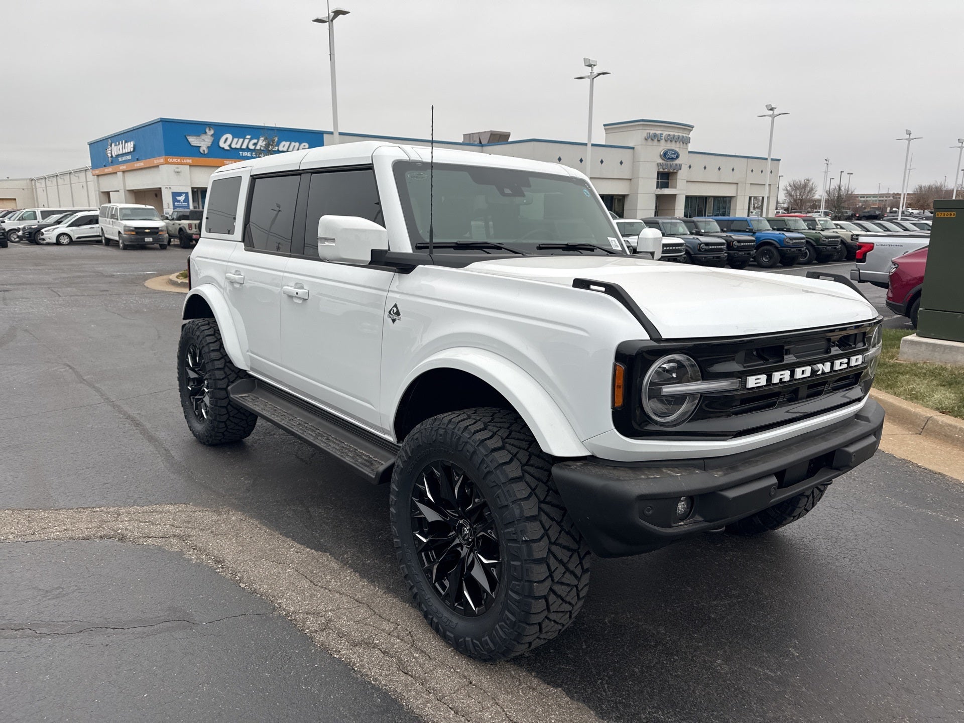 2025 Ford Bronco Outer Banks