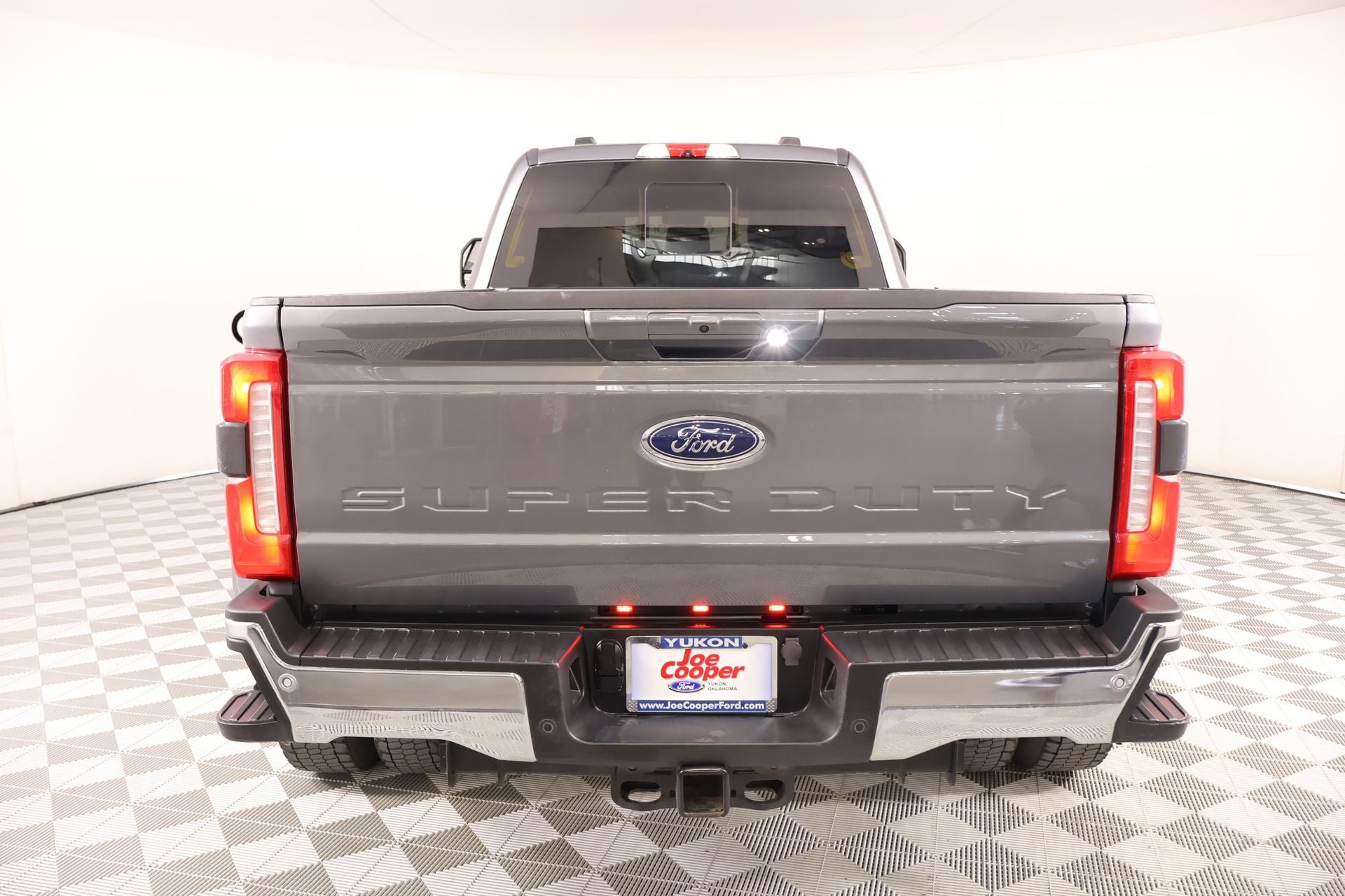 2024 Ford Super Duty F-450 DRW LARIAT