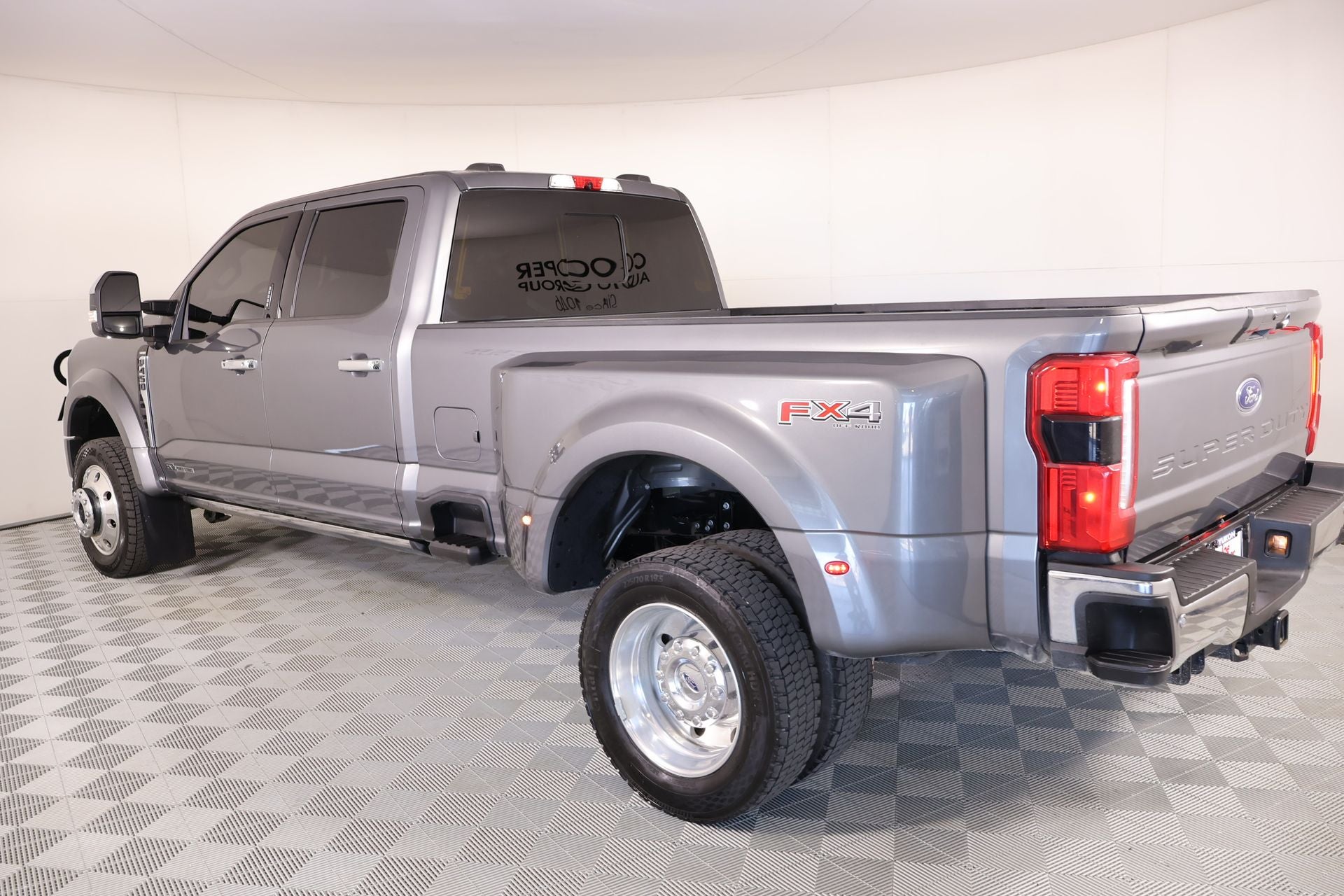 2024 Ford Super Duty F-450 DRW LARIAT