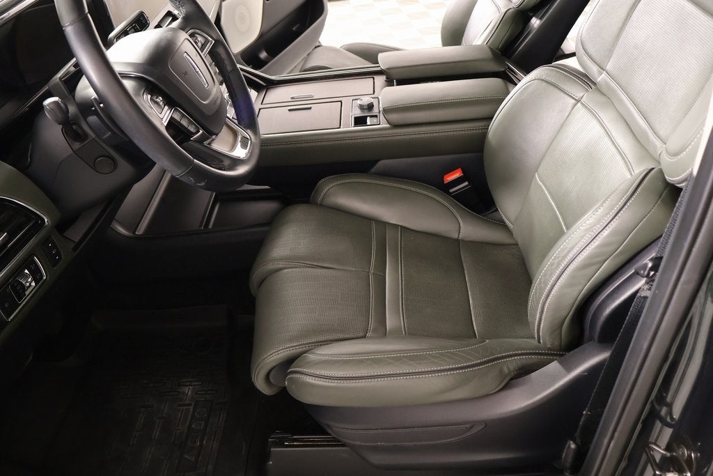 2022 Lincoln Navigator Black Label