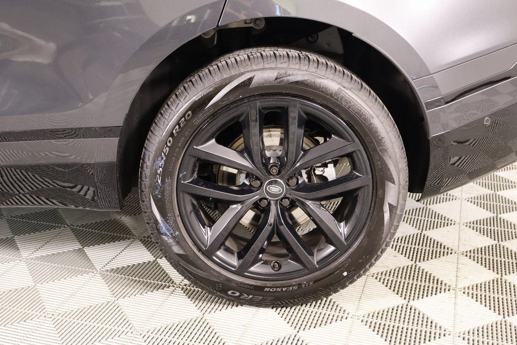 2026 Land Rover Range Rover Velar Dynamic SE