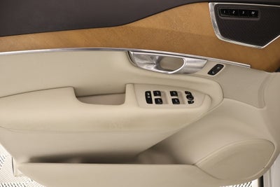 2022 Volvo XC90 T5 Momentum