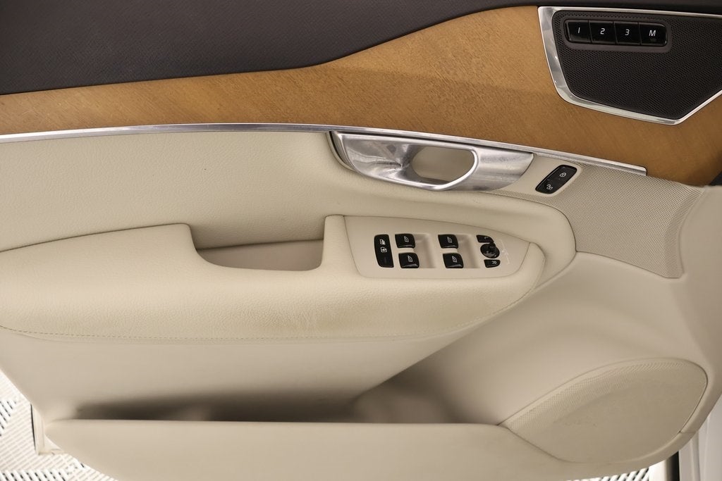 2022 Volvo XC90 T5 Momentum