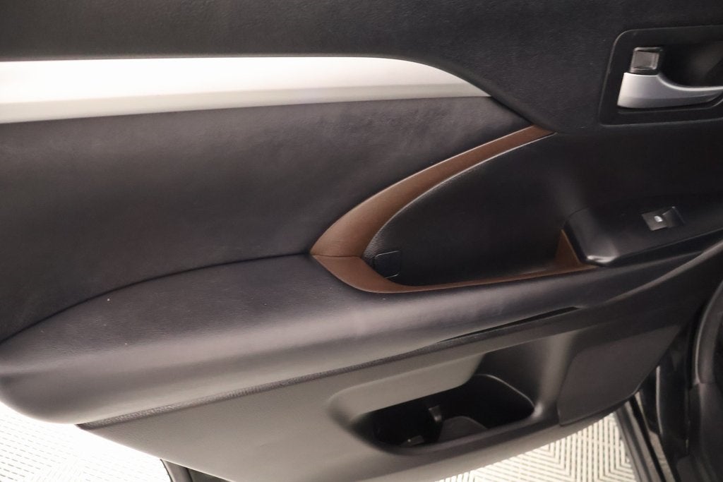 2018 Toyota Highlander Base